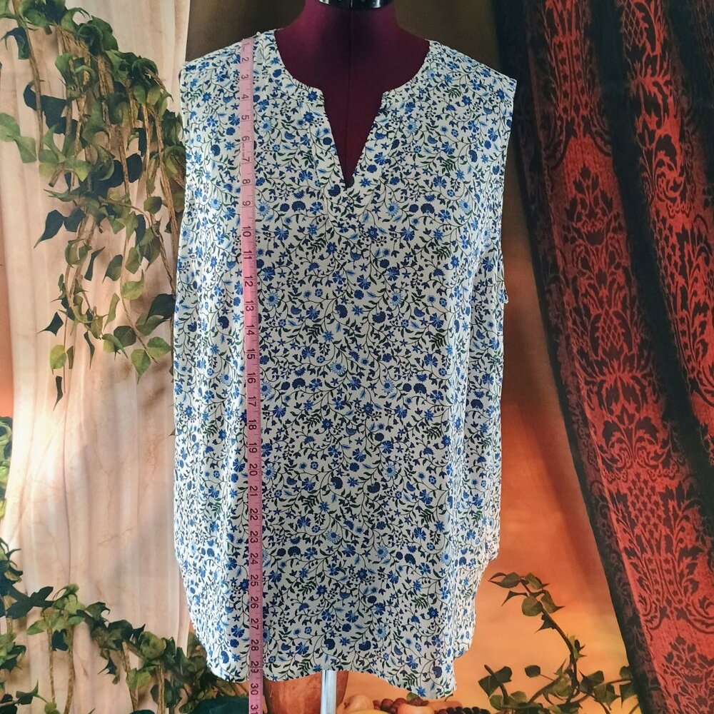 EUC: Adrianna Papell Sz 2X Blue Floral Sleeveless V-Neck Blouse Tank Top - Picture 5 of 6